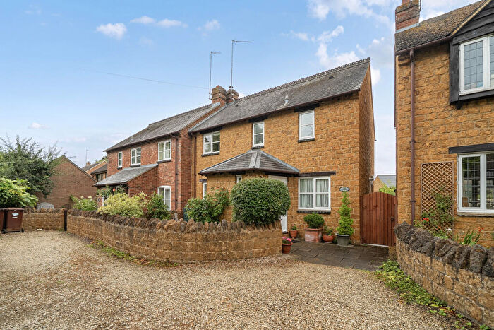 3 Bedroom House For Sale In Horn Hill Road, Adderbury, OX17