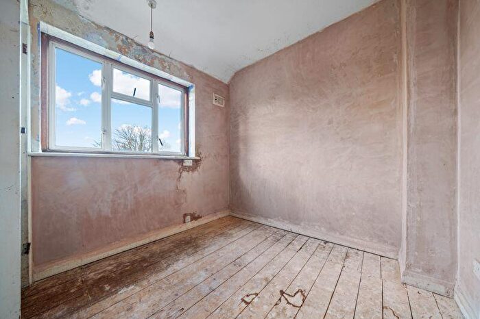 3 Bedroom Terraced House For Sale In Pembury Avenue, Worcester Park, KT4