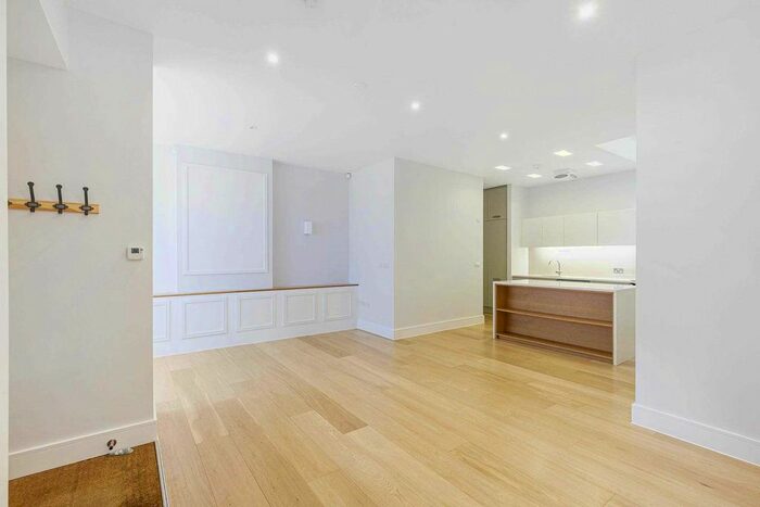 3 Bedroom Flat To Rent In Welbeck Way, Marylebone, W1G