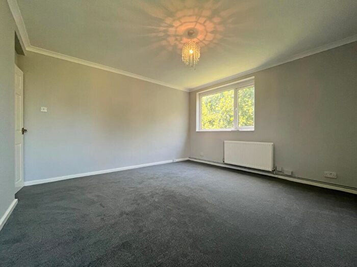 1 Bedroom Flat To Rent In Green Hill Way, Shirley, Solihull, B90