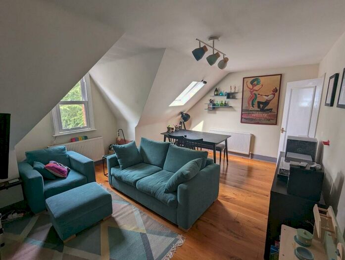 2 Bedroom Apartment To Rent In Elmwood Road, Herne Hill, London, SE24