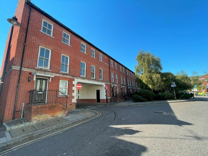 3 Bedroom Maisonette To Rent In Surrey Street, Littlehampton, BN17