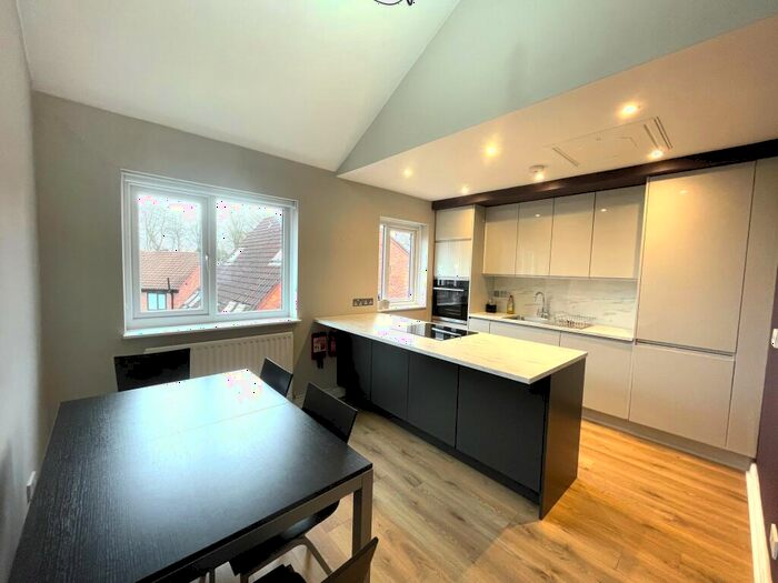 3 Bedroom Semi-Detached House To Rent In Adamson Gardens, Didsbury, M20