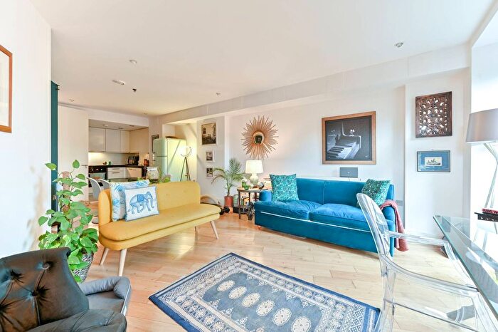 1 Bedroom Flat To Rent In Salamanca Place, Vauxhall, London, SE1