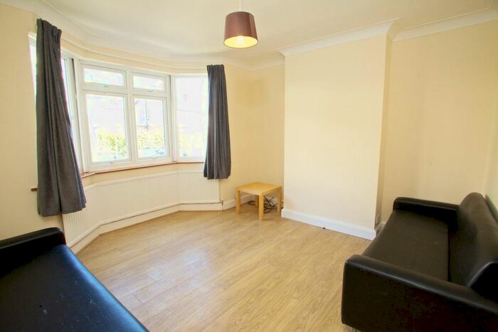 6 Bedroom Semi-Detached House To Rent In Rokeby Gardens, Headingley, LS6