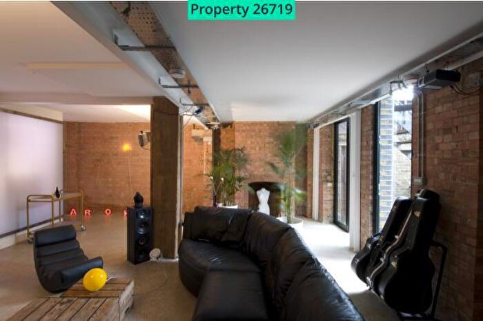 1 Bedroom Flat To Rent In Andrews Road, London, E8