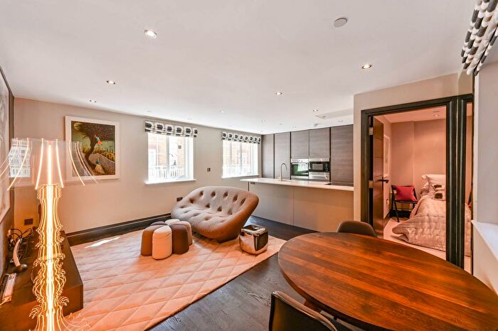 2 Bedroom Flat For Sale In Devonshire Close, Marylebone, London, W1G