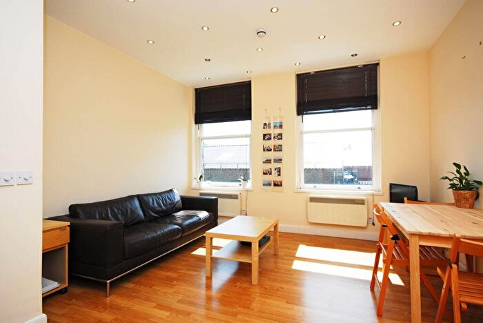 1 Bedroom Flat To Rent In St John's Hill, Wandsworth, London, SW11