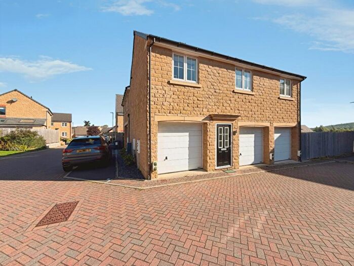 2 Bedroom Flat For Sale In Apperdale, Bradford, BD10