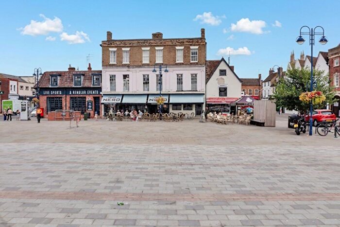 2 Bedroom Flat To Rent In Market Square, St. Neots, PE19