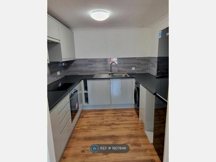 1 Bedroom Flat To Rent In Oakhill Lodge, Purley, CR8