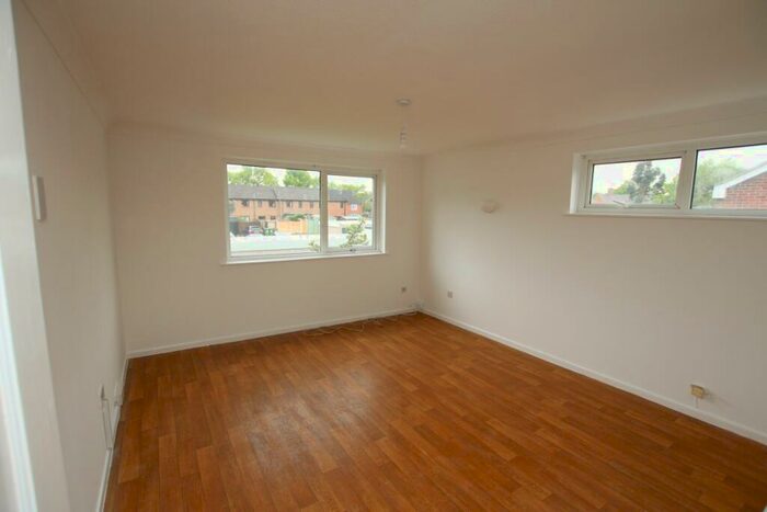 3 Bedroom Apartment To Rent In Streetfield Road, Horsham, RH13