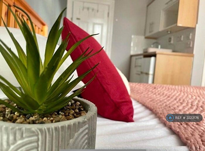 Studio To Rent In Halesowen Road, Netherton, Dudley, DY2