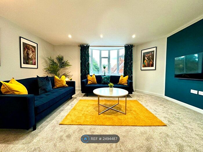 3 Bedroom Flat To Rent In West Mansions, Bournemouth, BH4