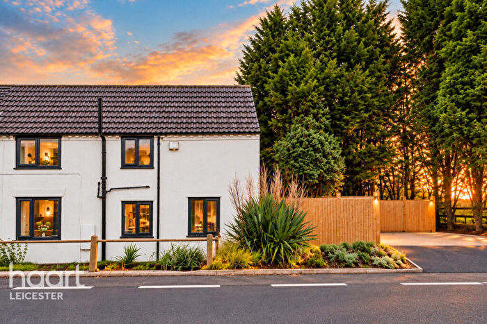2 Bedroom Cottage For Sale In The Cottage, The Tollgate, Nuneaton, CV13