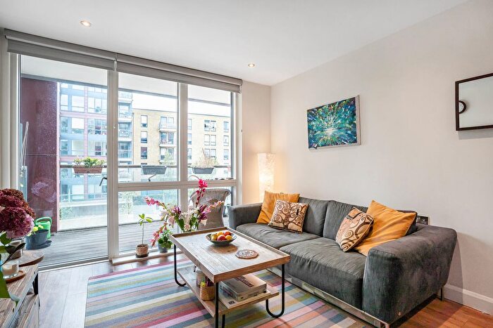 2 Bedroom Flat For Sale In Kingsland Road, London, E8