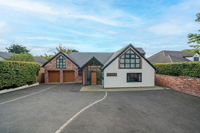 4 Bedroom Detached House For Sale In Pipers Lane, Heswall, CH60