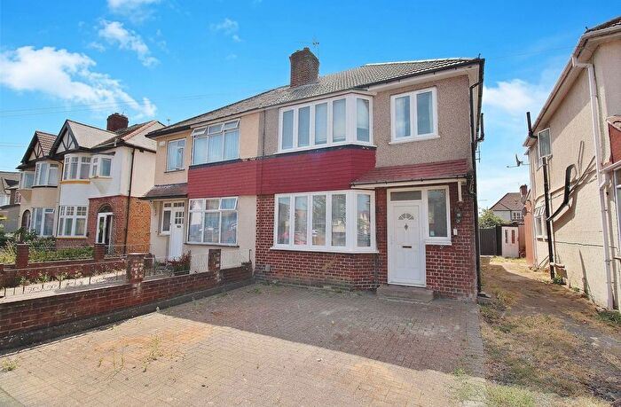 3 Bedroom Semi-Detached House For Sale In Ellerdine Road, Hounslow, TW3