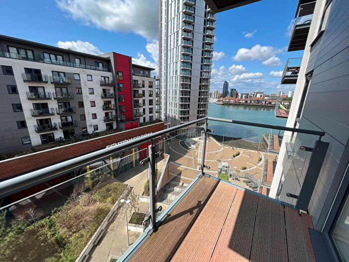 2 Bedroom Flat To Rent In Austen Heights, Southampton, SO19