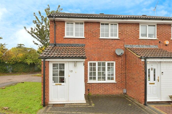 3 Bedroom Terraced House For Sale In Felton Close, Broxbourne, EN10