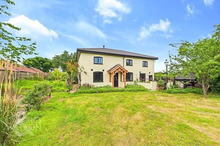 5 Bedroom Property For Sale In Holt Road, Hevingham, Norwich, NR10