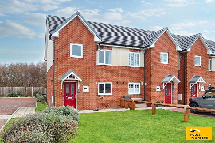 3 Bedroom Semi-Detached House For Sale In Gowan Close, Walney, Barrow-in-furness, LA14