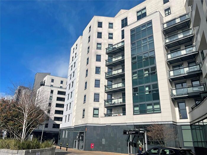 2 Bedroom Apartment For Sale In Gateway South, Marsh Lane, Leeds, LS9