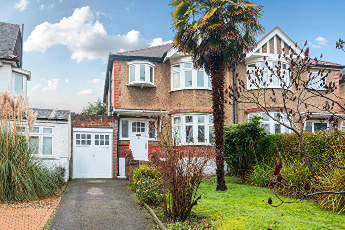3 Bedroom Semi-Detached House For Sale In Torrington Park, North Finchley, London, Greater London, N12