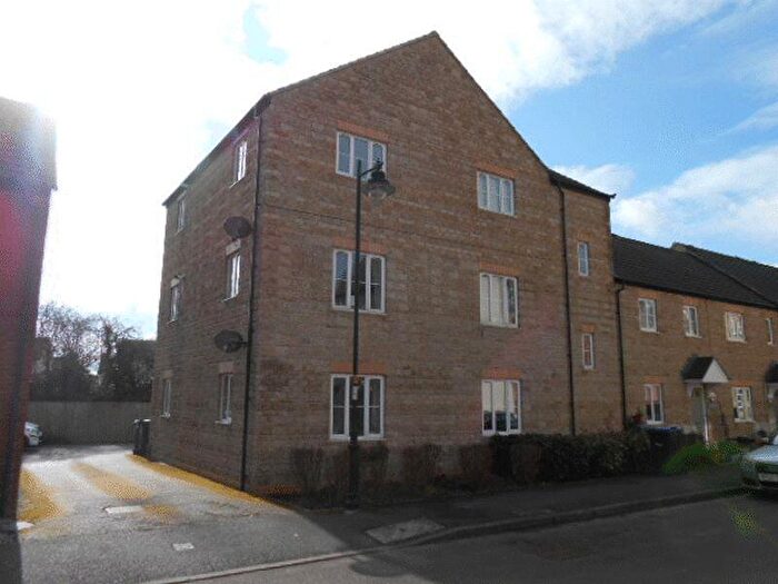 2 Bedroom Flat To Rent In Minnow Close, Calne, SN11
