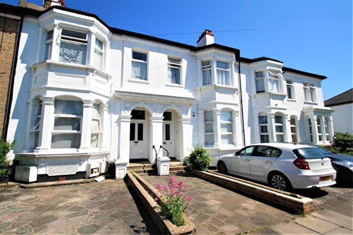 1 Bedroom Flat To Rent In Park Road, Westcliff-On-Sea, SS0