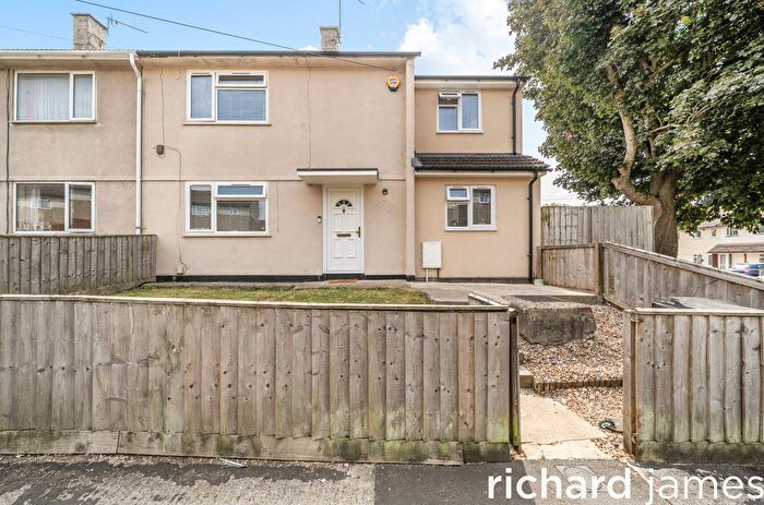3 Bedroom End Of Terrace House For Sale In Allington Road, Penhill, Swindon, SN2