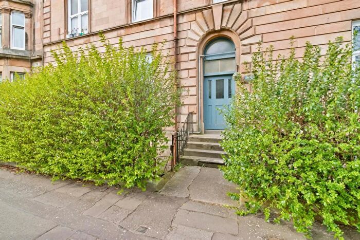 3 Bedroom Flat For Sale In Paisley Road West, Cessnock, G51