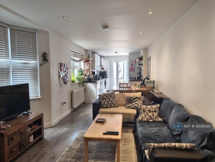 2 Bedroom Flat To Rent In Pemberton Road, London, N4