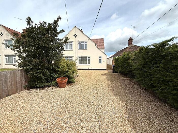3 Bedroom Semi-Detached House For Sale In Sheldon Road, Chippenham, SN14