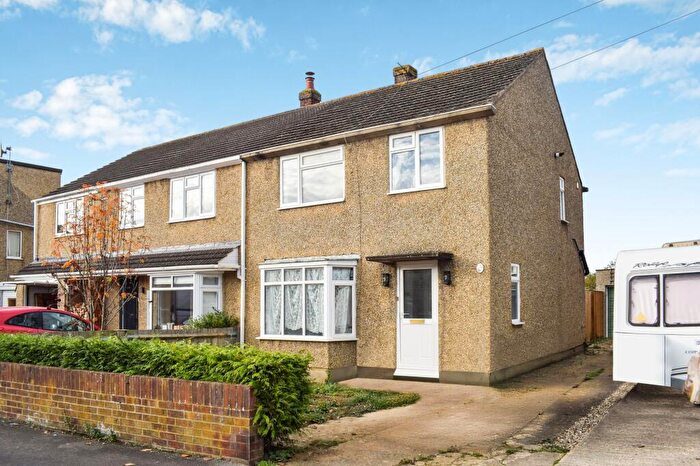 3 Bedroom Semi Detached House To Rent In Edinburgh Drive, Kidlington, OX5