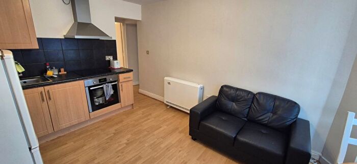 2 Bedroom Flat To Rent In Curzon Avenue, M14