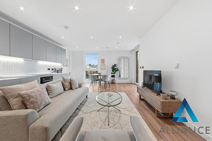 2 Bedroom Flat To Rent In Park North, Stamford Road, N15