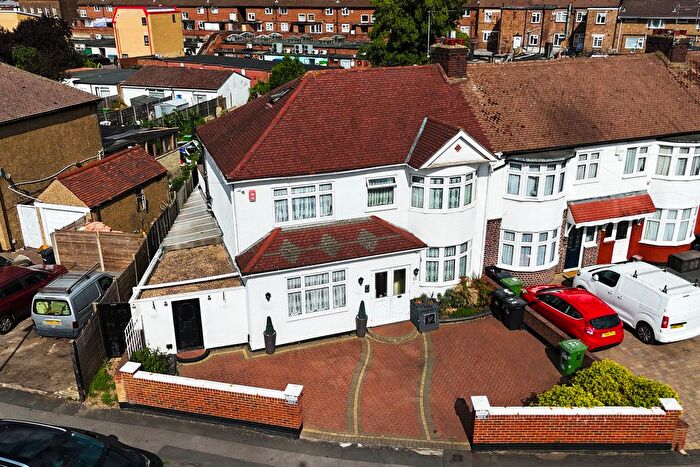 3 Bedroom End Of Terrace House For Sale In Lodge Crescent, Waltham Cross, EN8