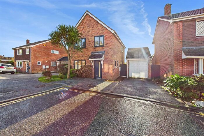 3 Bedroom Detached House For Sale In Curlew Close, Pentire, TR7