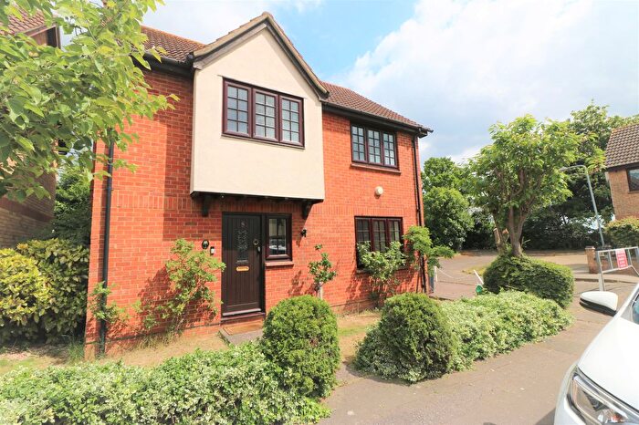 4 Bedroom Detached House To Rent In Grace Close, Ilford, Essex, IG6
