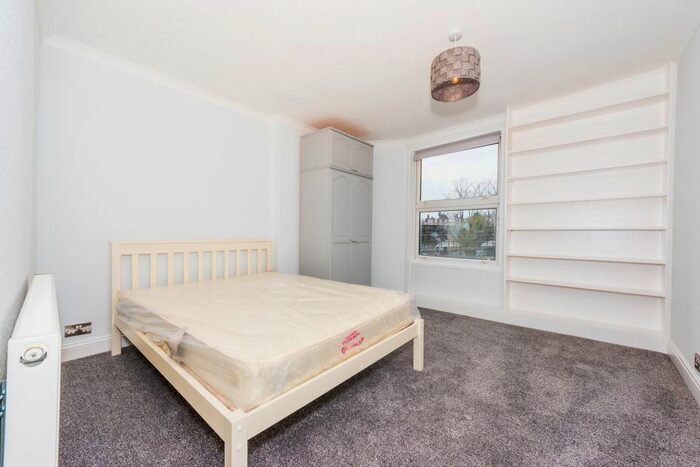2 Bedroom Flat For Sale In Ferndale Road, London, SW9