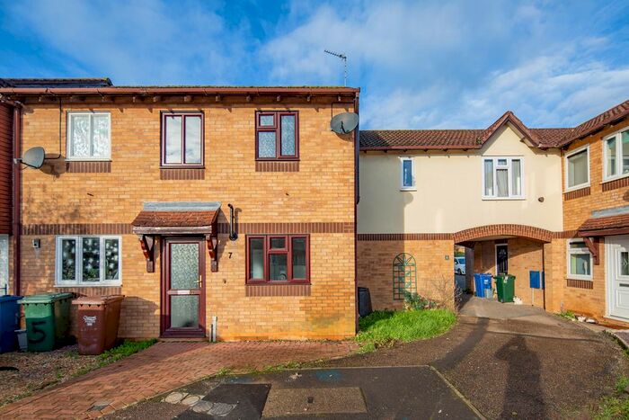 2 Bedroom Terraced House To Rent In Holly Close, Bicester, OX26