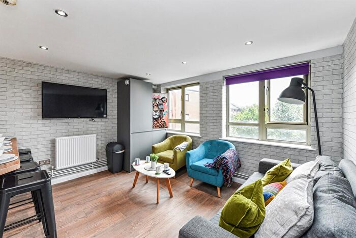 4 Bedroom Apartment To Rent In Room Flat Varsity House, NG1