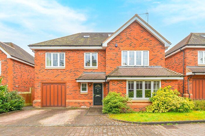 5 Bedroom Detached House For Sale In Wrensfield Close, Watford, Hertfordshire, WD17