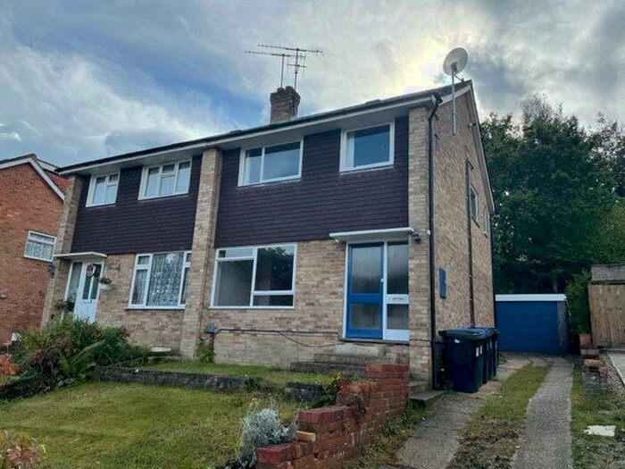 3 Bedroom Semi-Detached House To Rent In Barley Mow Close, Knaphill, Woking, GU21