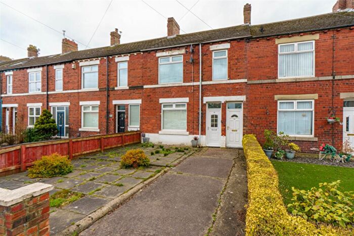 2 Bedroom Flat To Rent In East View, Wideopen, NE13