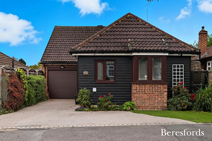 3 Bedroom Bungalow For Sale In Whitby Avenue, Ingrave, CM13