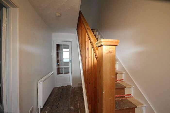 2 Bedroom Semi-Detached House For Sale In Chequers Close, Pontefract, WF8