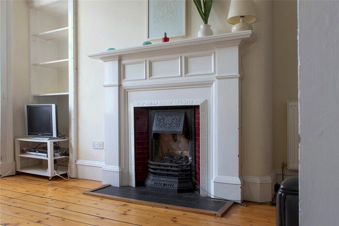 2 Bedroom Flat To Rent In Comely Bank Street, Stockbridge, Edinburgh, EH4