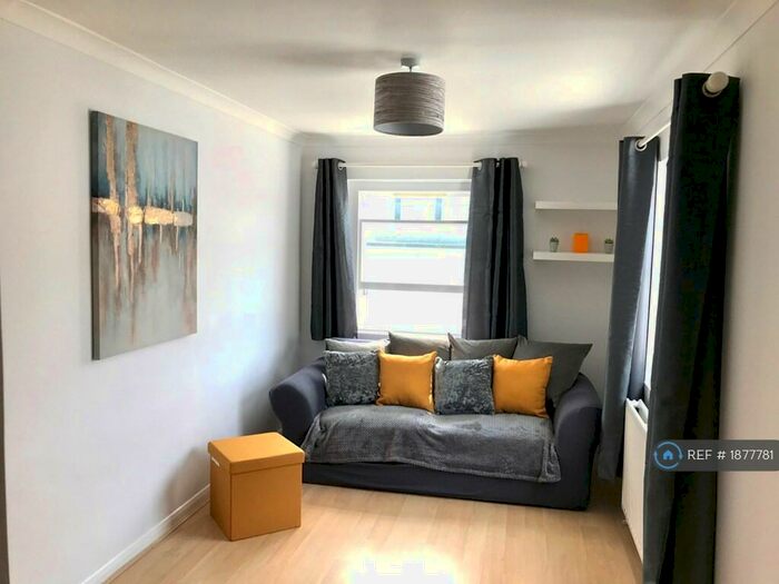 1 Bedroom Flat To Rent In Battersea Rise, London, SW11